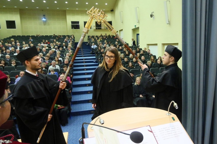 Promocje doktorskie na Uniwersytecie Medycznym w Lublinie. Zobacz ZDJĘCIA z uroczystości wręczenia dyplomów