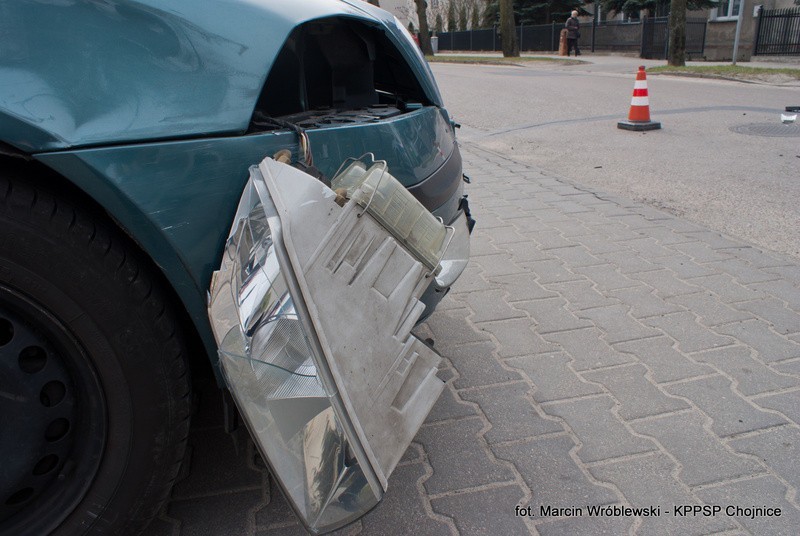 Wypadki w Chojnicach: Zderzenie samochodu osobowego z motorowerem [ZDJĘCIA]