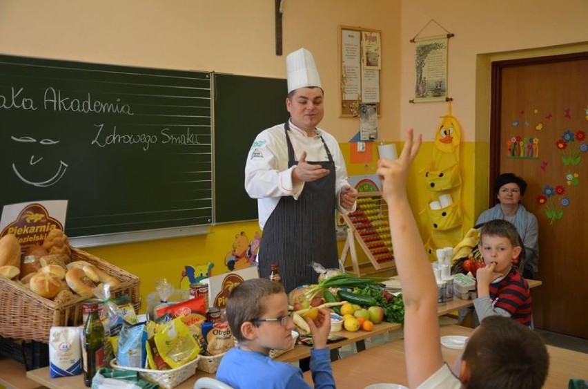 Michał Bałazy i jego Mała Akademia Zdrowego Smaku! O zdrowym jedzeniu w jastrzębskich szkołach FOTO