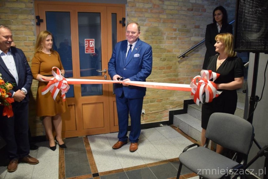 Budynek dawnej UB po remoncie uroczyście otwarty. Kiedyś źle się kojarzył, teraz pomoc znajdą tu potrzebujący (zdjęcia)