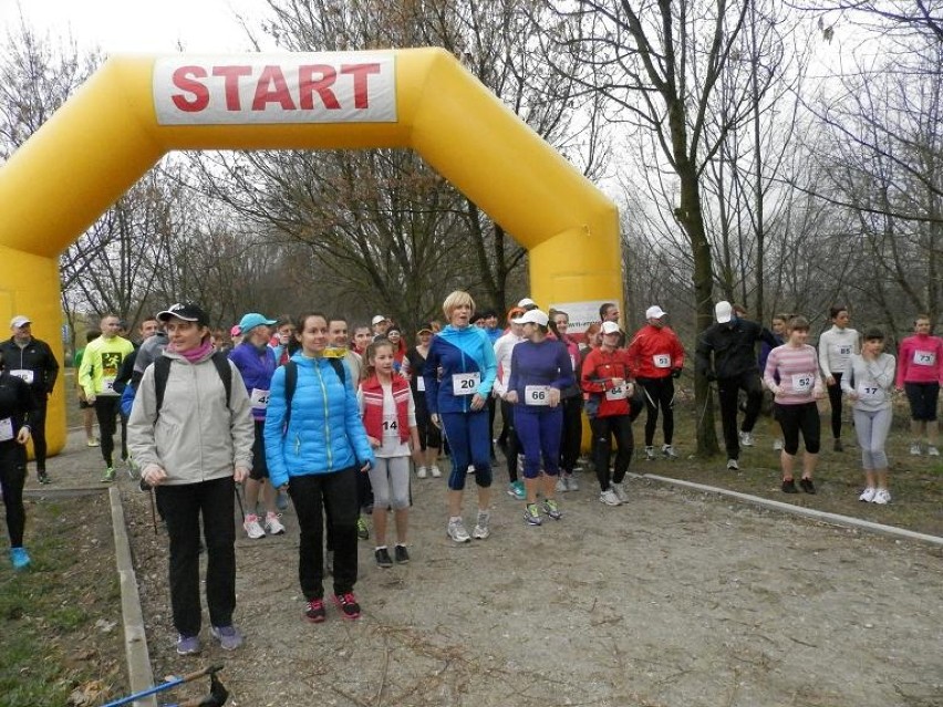 Śrem: biegacze rozpoczęli sezon. Biegi i nordic walking w...