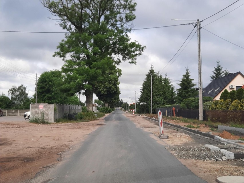 Tak remontowana ulica Antoniewska w Skokach, która wchodzi w...