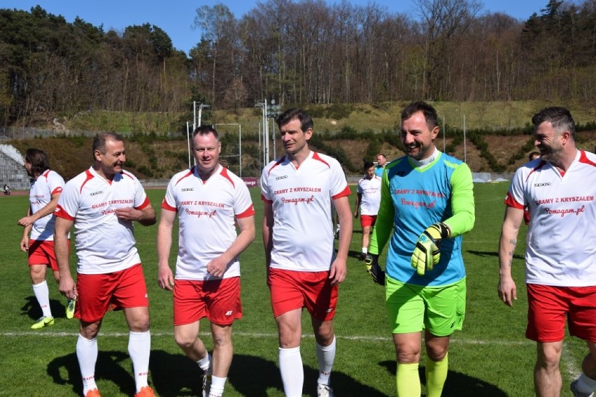 Byli reprezentanci Polski i przyjaciele zagrali mecz charytatywny dla Pawła Kryszałowicza ZDJĘCIA,WIDEO