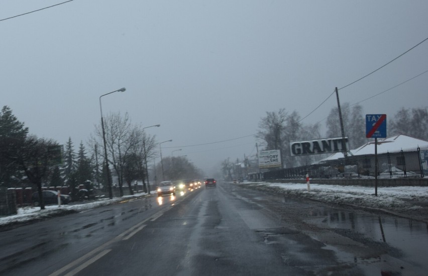 Śnieżyca na ulicach Zduńskiej Woli. Jak długo taka pogoda?