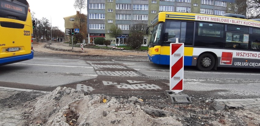 Częstszego monitorowania stanu nawierzchni tymczasowych...