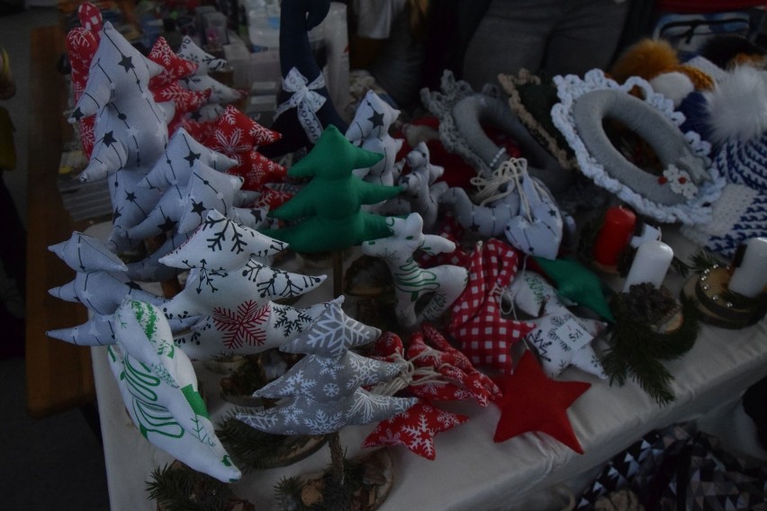 Świąteczne dekoracje i przysmaki na Boguchwalskim Jarmarku Bożonarodzeniowym [ZDJĘCIA]