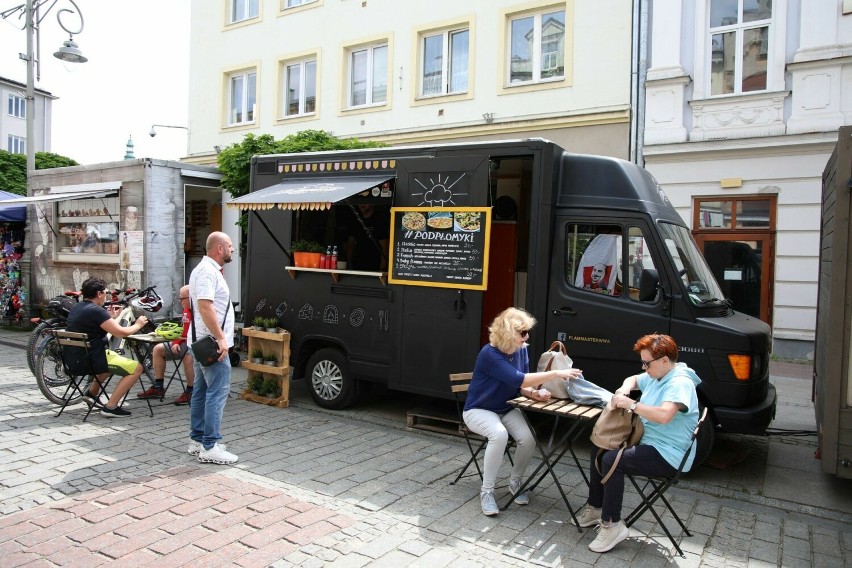 Food trucki w Kielcach oblegane także w sobotę. Co najchętniej jedzą kielczanie?