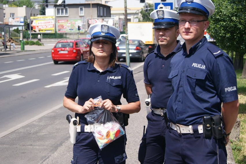 Policja w Kaliszu rozdawała... zaproszenia na kabaret