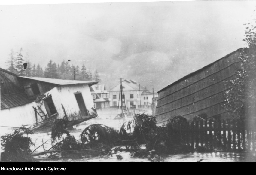 Wielka powódź z 1934 roku na Podhalu. Woda dosłownie porywała całe domy [ZDJĘCIA]