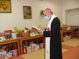 Caritas Diecezji Sandomierskiej przekazała świąteczne paczki schroniskom dla bezdomnych w naszym regionie [ZDJĘCIA]