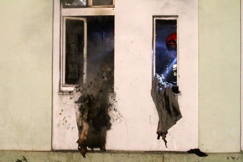 Wrocław: Dwa nocne pożary, dwa mieszkania spalone (ZDJĘCIA)