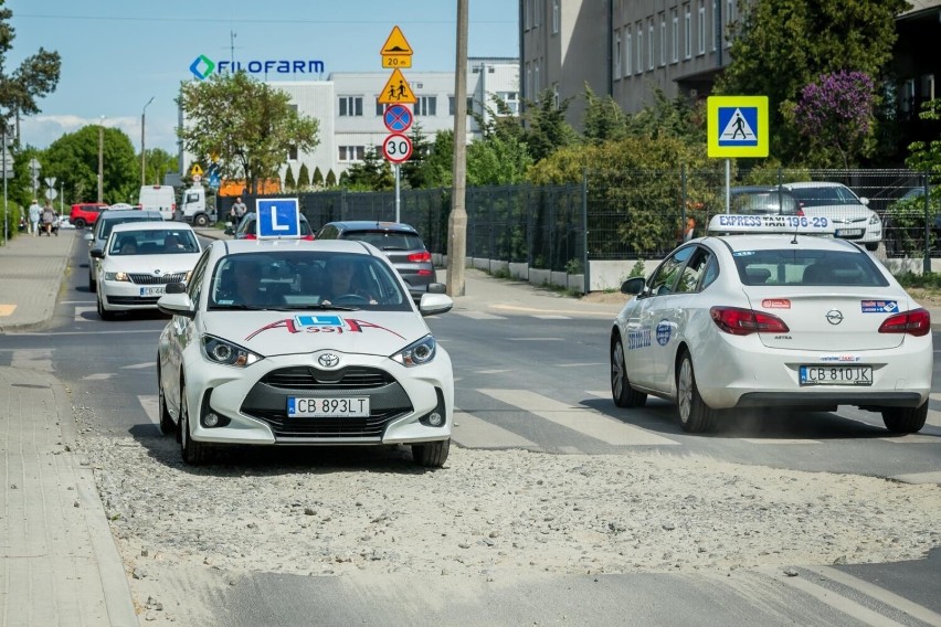 Od awarii wodociągu minęło półtora miesiąca. Asfalt w...