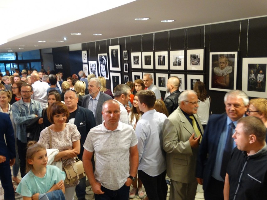 Udana inauguracja wystawy portretów Adama Polańskiego