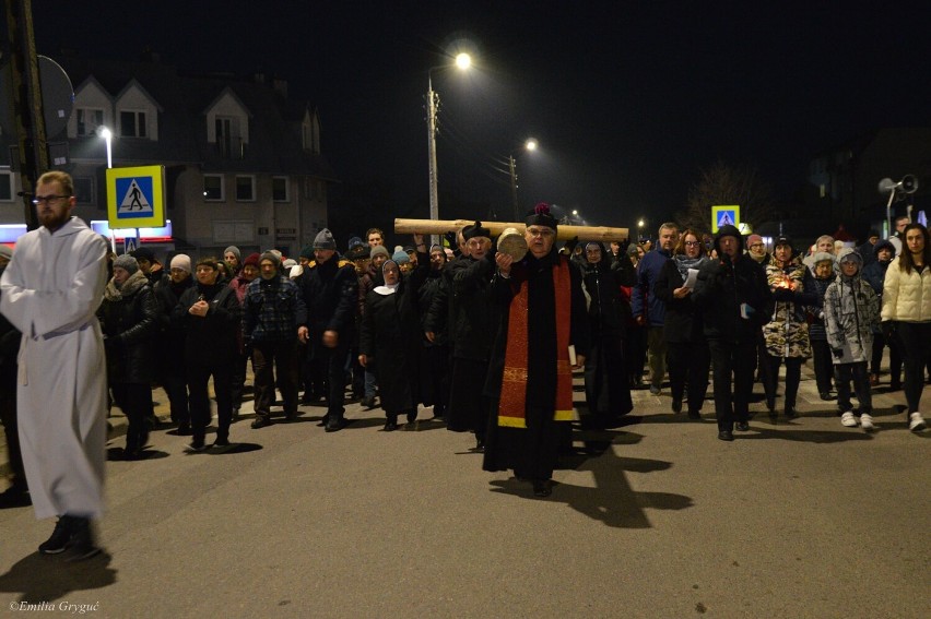 Sejny. Tłumy mieszkańców na Miejskiej Drodze Krzyżowej 