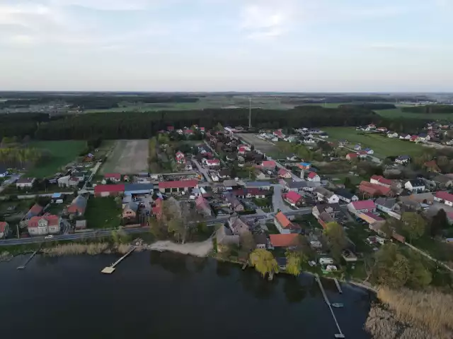 Lubogoszcz, wieś nad Jeziorem Sławskim. Jest blisko i nad jezioro i do lasu.