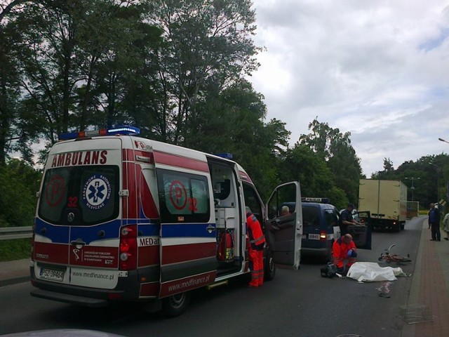 Wypadek we Wronkach miał miejsce dziś wczesnym popołudniem. Na moście, na wysokości Olszynek doszło do śmiertelnego potrącenia rowerzysty