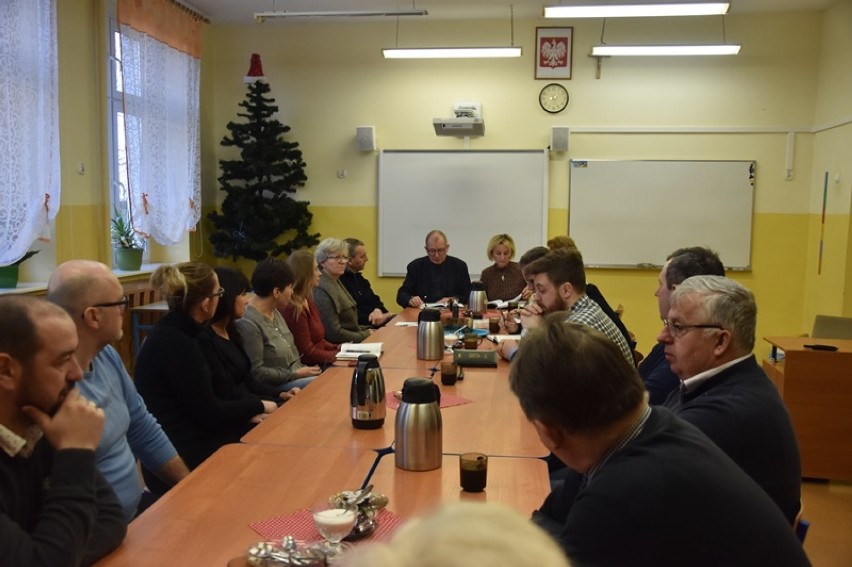 Dolscy radni sprawdzili, jakie warunki są w szkole w...