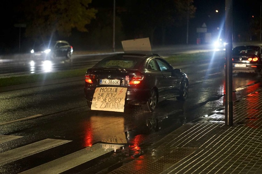 Strajk Kobiet w Kaliszu. Protest samochodowy na ulicach...