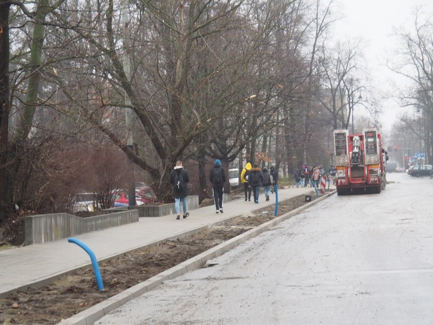 Ulica Stefanowskiego w trakcie remontu. Gdzie będzie parking? Liczba miejsc zmniejszyła się. ZDJĘCIA