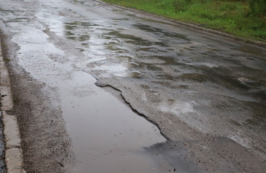 Dziury na ulicach Chorzowskiej i Dalekiej