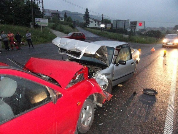 Wypadek Mszalnica: trzy osoby ciężko ranne w wypadku [ZDJĘCIA]