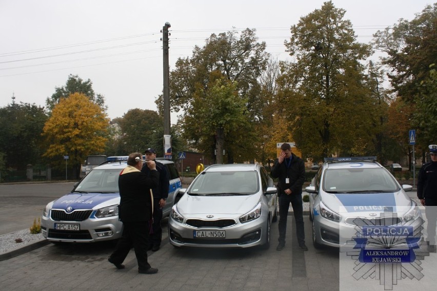 Policjanci z Aleksandrowa Kujawskiego mają nowe radiowozy [zdjęcia]