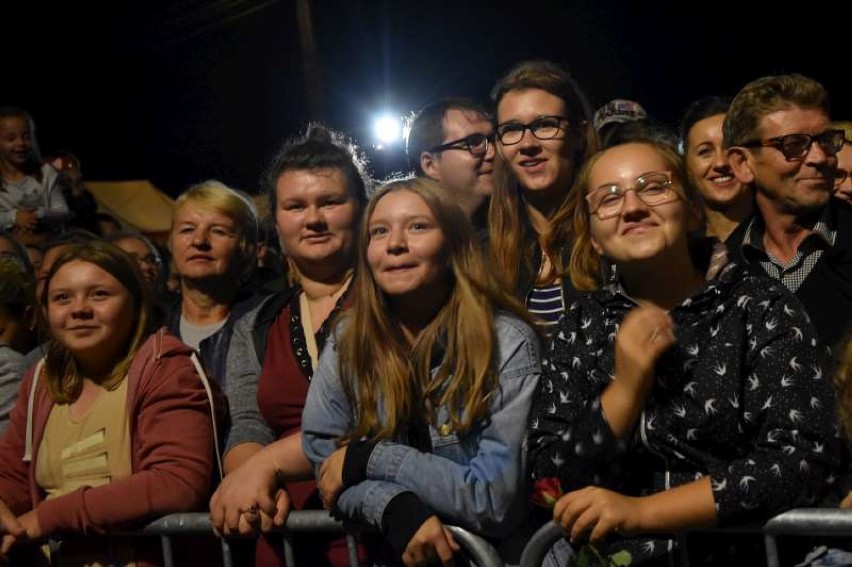 Piękni i Młodzi rozgrzali publiczność w Nowych Skalmierzycach. ZDJĘCIA