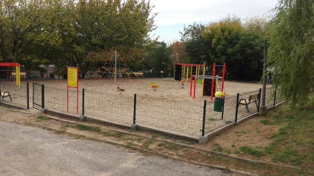 Plac zabaw na osiedlu Słoneczne w Świebodzinie zrealizowany w ramach BO