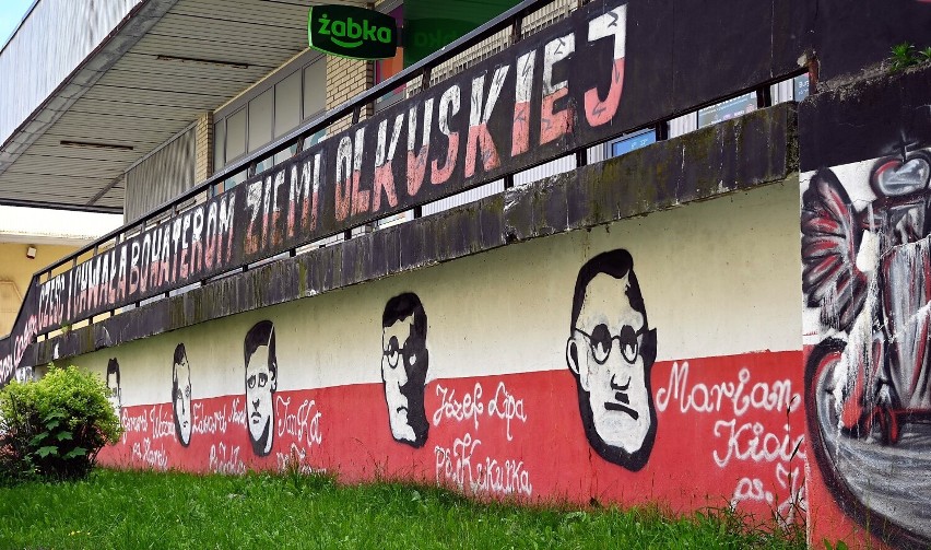 Osiedle Młodych w Olkuszu „tonie” w graffiti. Głos mają kibice, ale nie tylko. Zobaczcie ZDJĘCIA