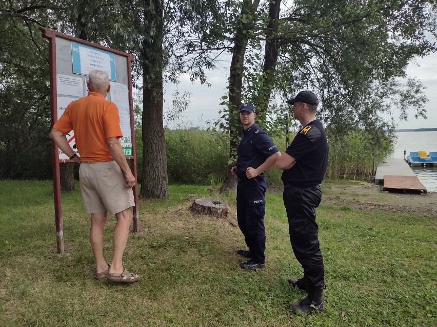 W powiecie kwidzyńskim policjanci, ratownicy WOPR i strażacy dbają o bezpieczny wypoczynek nad wodą i kontrolują kąpieliska