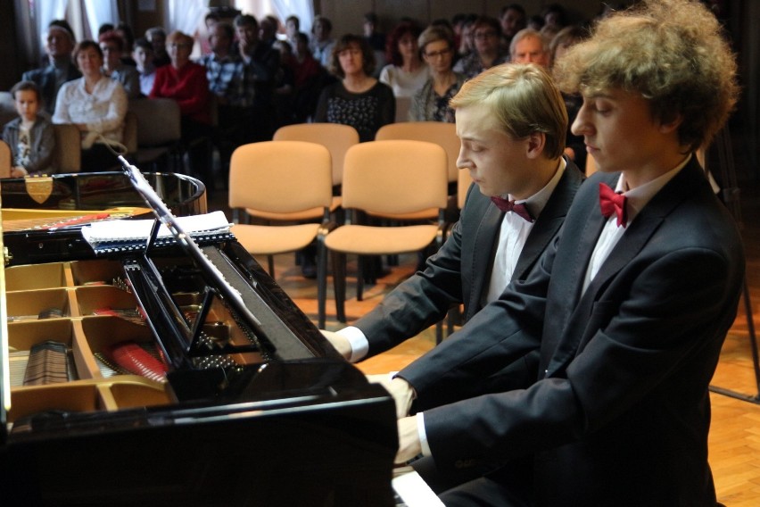 Koncerty Godzinski Duo Piano w szkole muzycznej oraz teatrze...