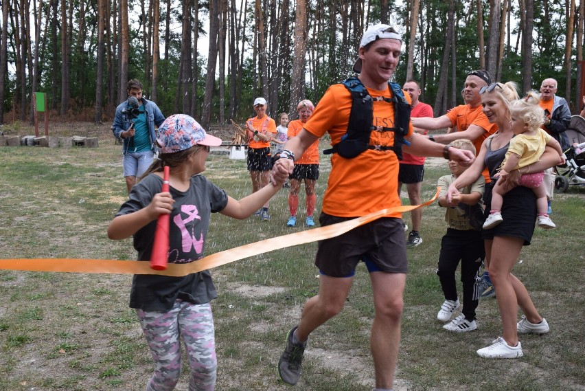 Marek Talar przebiegł setny maraton. Towarzyszyli mu przyjaciele [ZDJĘCIA]