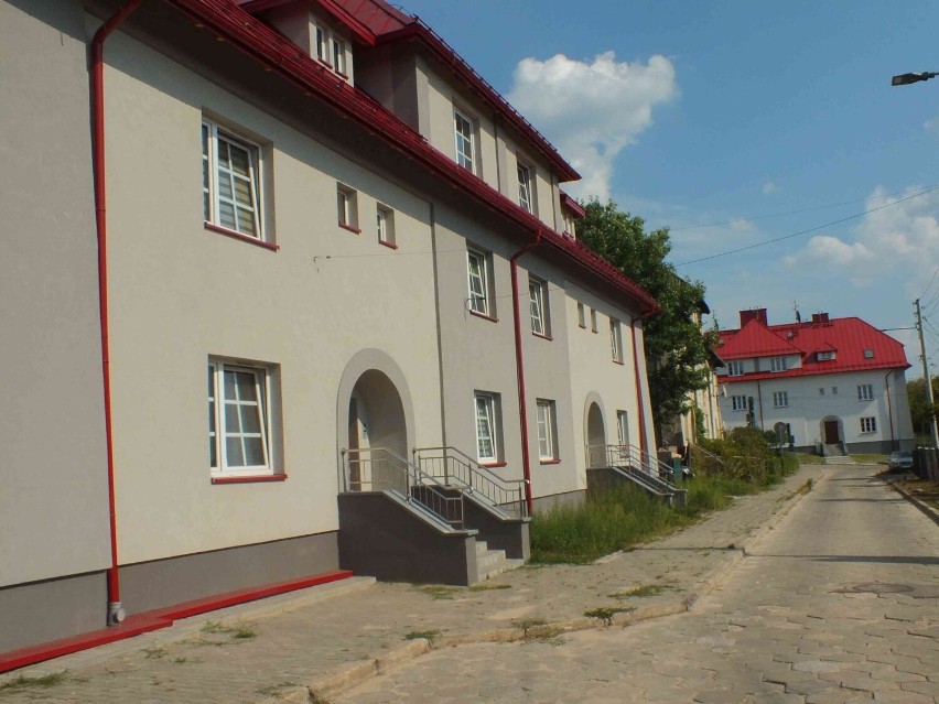 Dobiega końca rewitalizacja kolejnych trzech zabytkowych budynków w Starachowicach. Zobacz zdjęcia i film