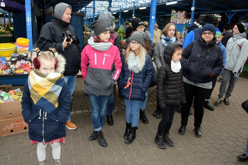 Na pilskim targowisku recytowano poezję i ogłoszono wyniki konkursu na wiersz. Zobacz zdjęcia