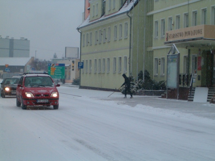 Czwartek Nowy Tomyśl: pada śnieg... FOTO