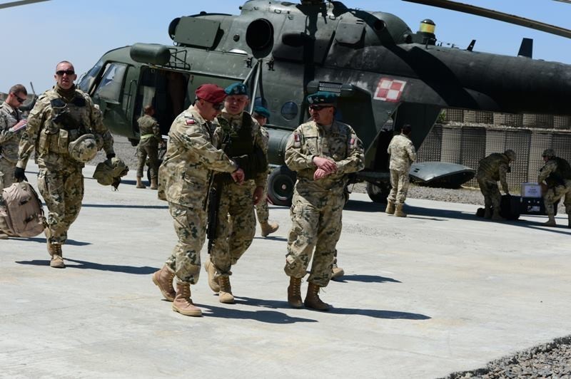 13. zmiana w Afganistanie zaczęła misję. Gen. Marek Sokołowski przejął dowodzenie [ZDJĘCIA]