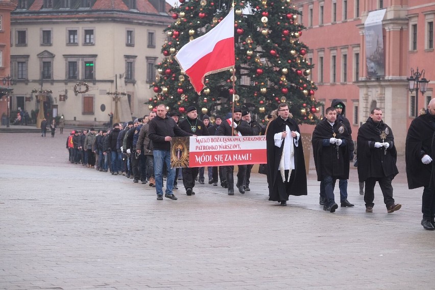 Męski Różaniec w Warszawie. Wojownicy Maryi i Żołnierze Chrystusa modlili się na Krakowskim Przedmieściu