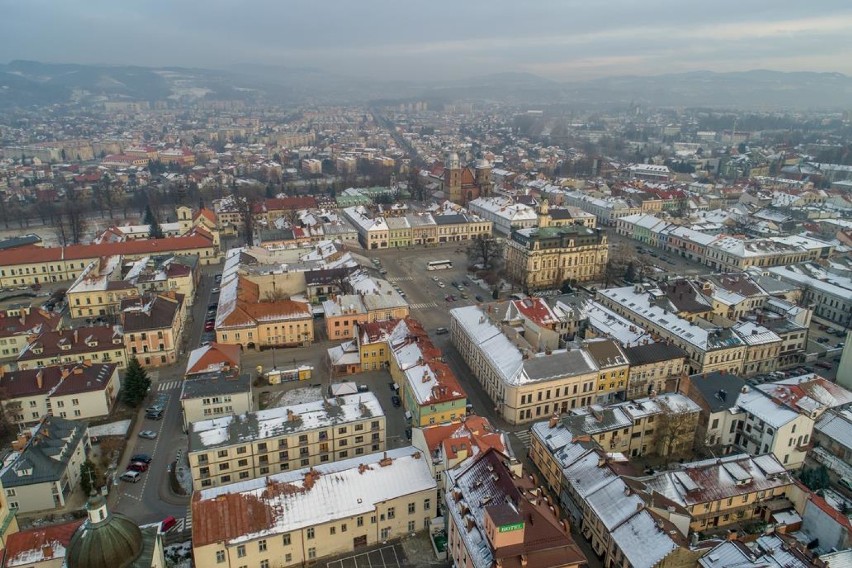 Nowy Sącz z lotu ptaka. Zobacz Rynek i piękną zabudowę