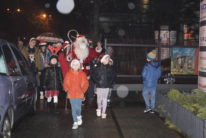 Marsz Mikołajów dotarł na skierniewicki Rynek