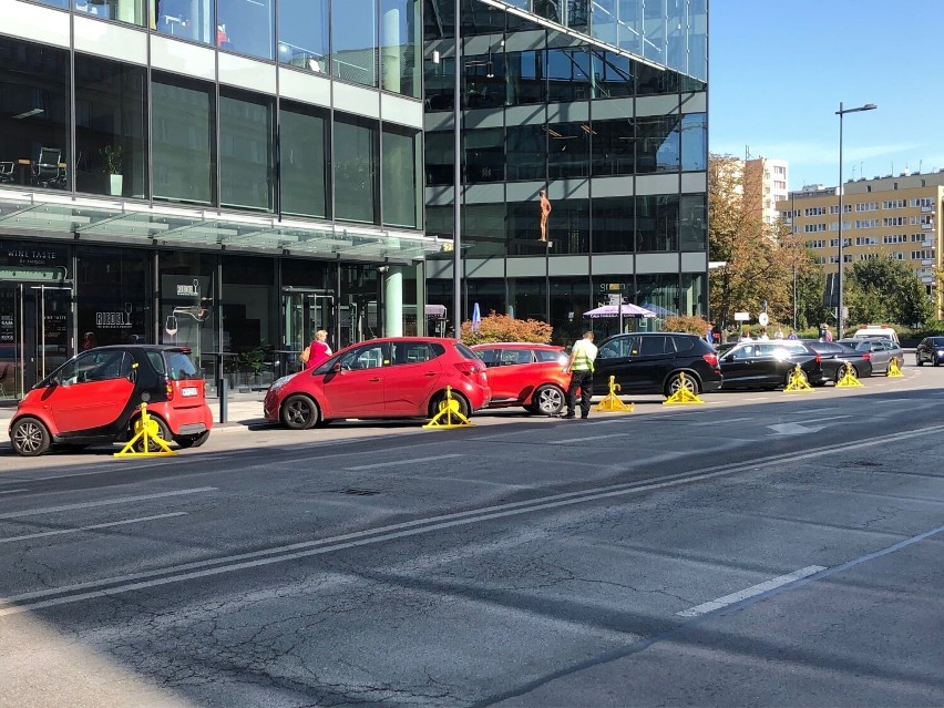 Deszcz mandatów na parkingu w centrum Warszawy. Straż...