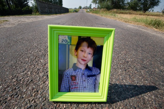 11-letni Kacper Paradowski zginął tragicznie tuż przed swoim domem w Steklinku (gmina Czernikowo). Na razie to śmierć bez winy...