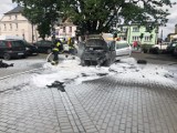 Pożar w Opatówku: Płonął samochód przy placu Wolności. ZDJĘCIA