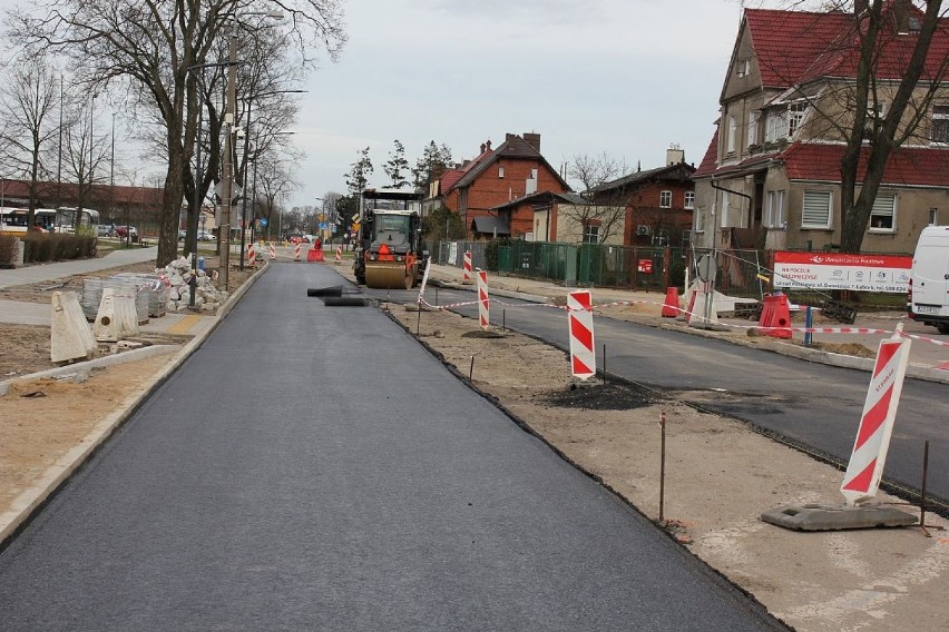 Trwa budowa węzła przesiadkowego. Ulica Dworcowa z asfaltem [ZDJĘCIA]