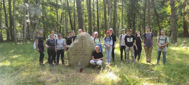 Młodzież wraz z USMH Orzeł odkrywała tajemnice historii zapomnianej wsi Zalesin