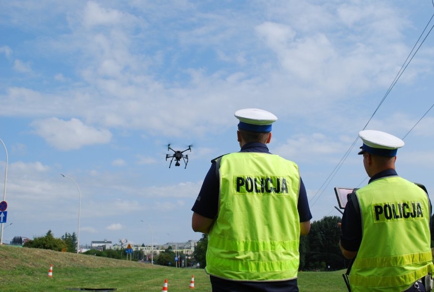 Stop na czerwonym świetle w Rzeszowie! Policja walczy z piratami drogowymi. W akcji policyjny dron