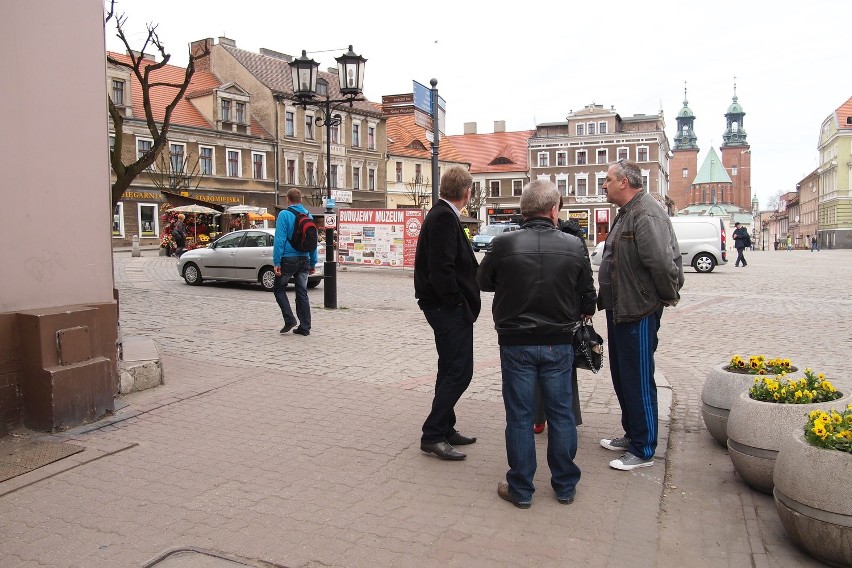 Na Rynku nowy spór? Baner zawisł na prywatnej kamienicy