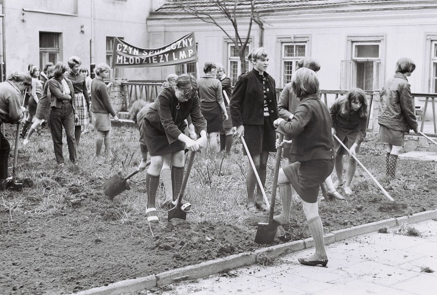 Czyn społeczny uczennic Liceum Medycznego z lat...