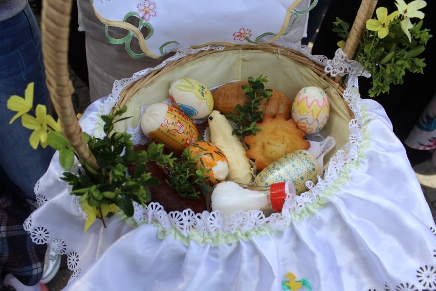 Wielkanoc 2021. Święcenie pokarmów w parafii pw. NMP Wniebowziętej w Zbąszyniu - Plan święceń potraw