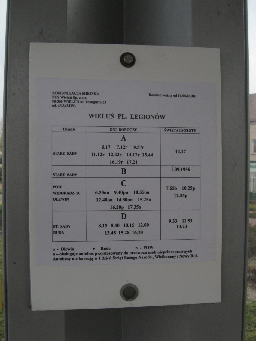 Przystanek przy placu Legionów - brak podanych kursów linii H oraz F; kursy linii A do Rychłowic są oznaczone jako kończące bieg w Rudzie; linia B - zamiast godzin odjazdów wpisana data 1.09.1956