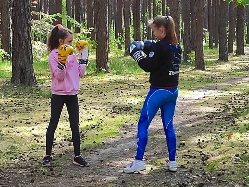 Sporty Walki Piła. Zawodnicy tego klubu trenowali w plenerze, a obecnie ćwiczą w swojej hali. Zobaczcie zdjęcia 